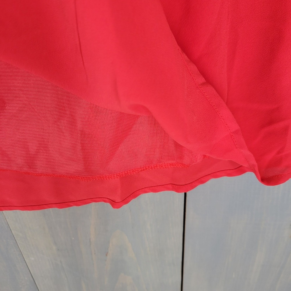 Lush Blouse Tunic Womens XS Red Roll Tab Sleeve V-Neck Pleated DR93349-001 NWT - Picture 4 of 7